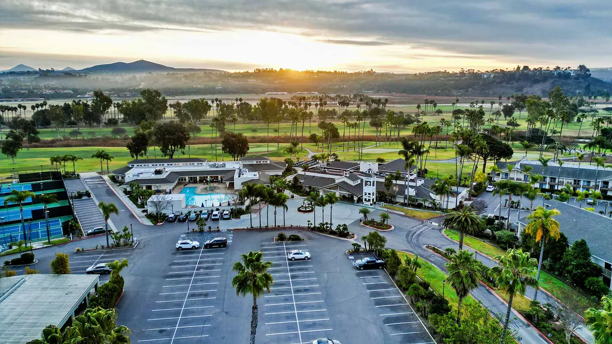 La Valle Coastal Club
